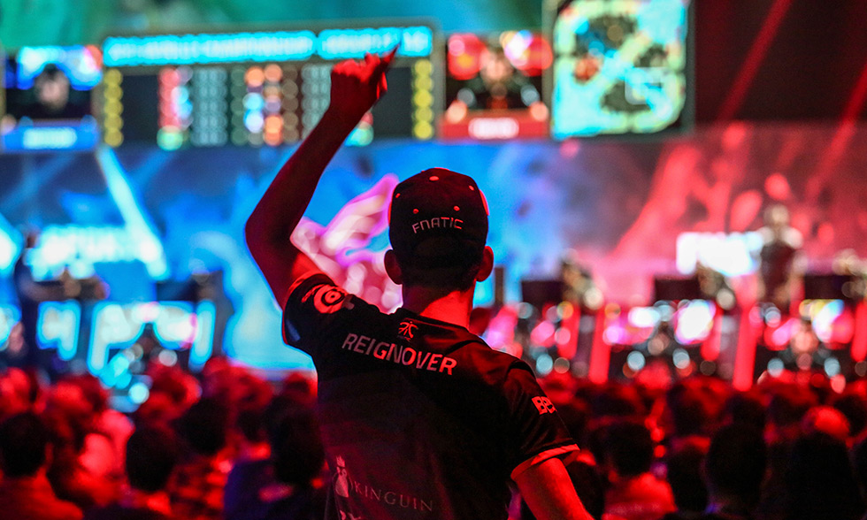 LPL夏之虎弟回归火了，野区回城送一千赏金，IG大概率卖票